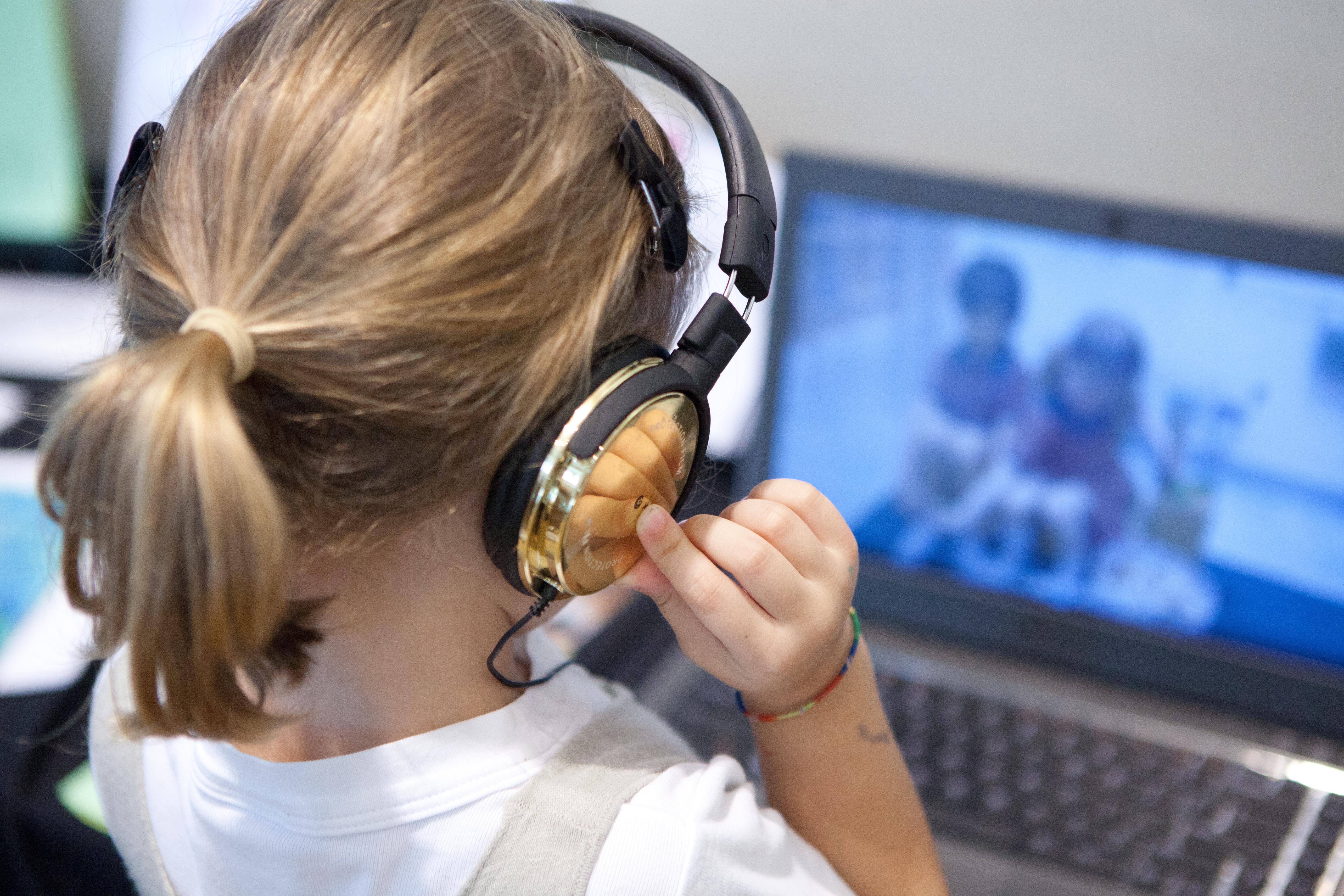 11.  Critical Thinking In The Digital Age: A Teen'S Guide - 8xz3u6b